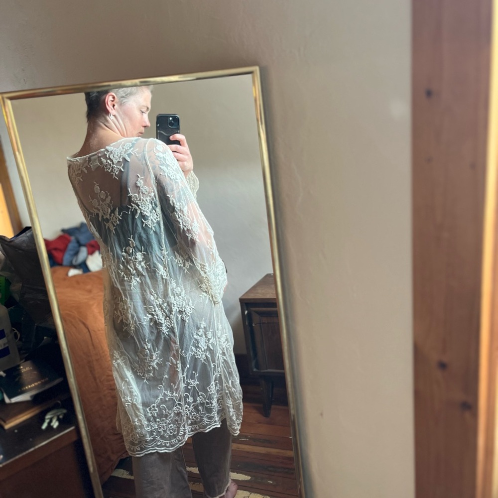 Vici Cream Lace Robe - Picture 3 of 5